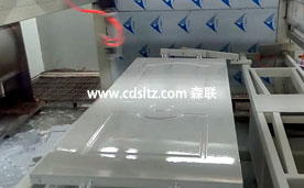 實(shí)木復(fù)合門PU色面自動(dòng)噴漆.jpg 實(shí)木復(fù)合門PU色面自動(dòng)噴漆.jpg