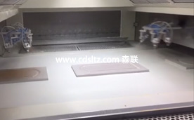 密度板家具實(shí)色UV底漆往復(fù)噴涂.jpg 密度板家具實(shí)色UV底漆往復(fù)噴涂.jpg