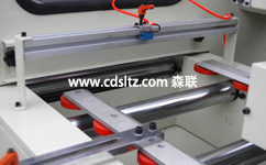 木線條噴涂機進料端.jpg 木線條噴涂機進料端.jpg
