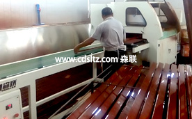 異形木線條PU面漆自動噴涂.jpg 異形木線條PU面漆自動噴涂.jpg