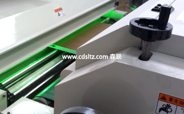 板式家具UV涂裝生產(chǎn)線填補透明UV膩子半固化.jpg 板式家具UV涂裝生產(chǎn)線填補透明UV膩子半固化.jpg