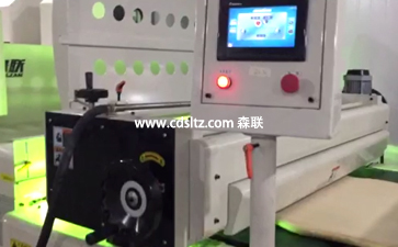 實(shí)木家具UV滾涂生產(chǎn)線滾涂透明UV底漆全固化.jpg 實(shí)木家具UV滾涂生產(chǎn)線滾涂透明UV底漆全固化.jpg