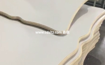 實(shí)木家具UV滾涂生產(chǎn)線成品輸送下線碼垛.jpg 實(shí)木家具UV滾涂生產(chǎn)線成品輸送下線碼垛.jpg