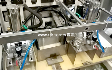 定制家具UV往復(fù)噴涂線輸送帶清洗.jpg 定制家具UV往復(fù)噴涂線輸送帶清洗.jpg