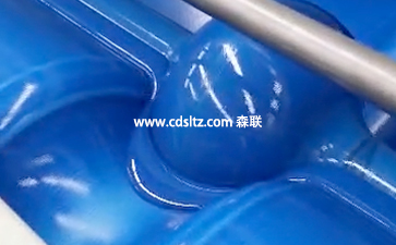 彩鋼瓦樹脂漆底漆滾涂.jpg 彩鋼瓦樹脂漆底漆滾涂.jpg